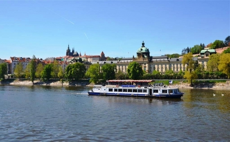 Romantická plavba lodí Praha